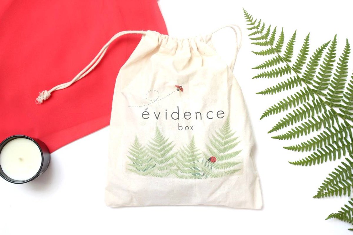 sthecrazygirl's tweet photo. Quelque chose me dit que la nouvelle @Box_evidence est présentée en détail sur le blog et comme toujours elle déchire avec un super contenu #blogbio https://t.co/m5kspksfvN https://t.co/HekXVQn1Od