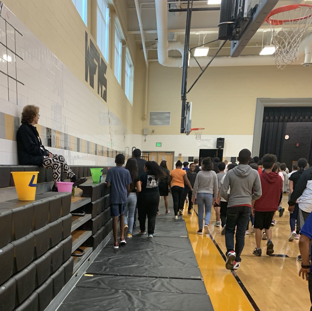 FCPSAdaptedPE's tweet photo. Had fun stopping by @WFMSCoachReedy to see the #inclusivepe class off to a great start. Collaboration, communication and teamwork are overflowing. Routines established. Everyone’s off to a great start! #KeepItSuperSimple #PERMItUP @BGHEPE @WFMS_AP https://t.co/MYo3P10Owr