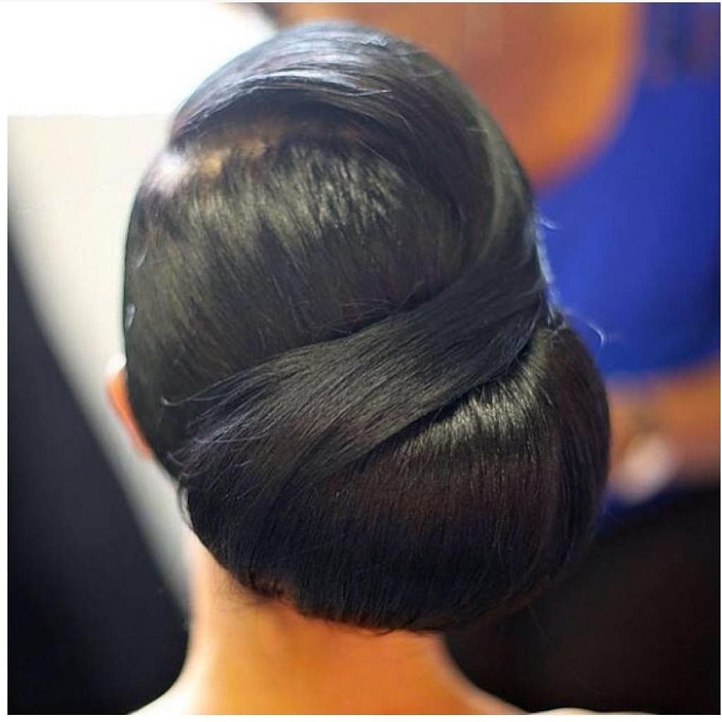Beauty_Arena1's tweet photo. Are you an "EMBER BRIDE" does your Big Day fall between now&amp; December?or Do you know someone?💃💃

We have something special for You!

Book your Wedding Makeover &amp; Hair,get a FREE PRE-WEDDING MAKEOVER

For More details👇
https://t.co/zuMbXjLUDR

#thursaless
#MSMEThursdayWithDipo https://t.co/gzf0qavUsc
