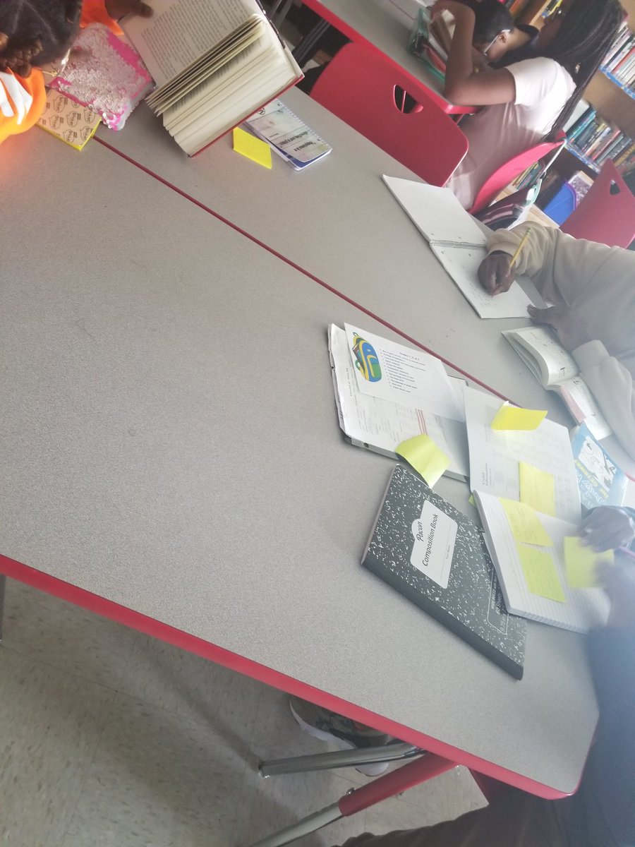 MsKAWilson23's tweet photo. Soft lighting, Atmosphere, Amazing kids, &amp; our new Reading Strategy #Jots #kidsrockingthejots https://t.co/niBtD0B2HU