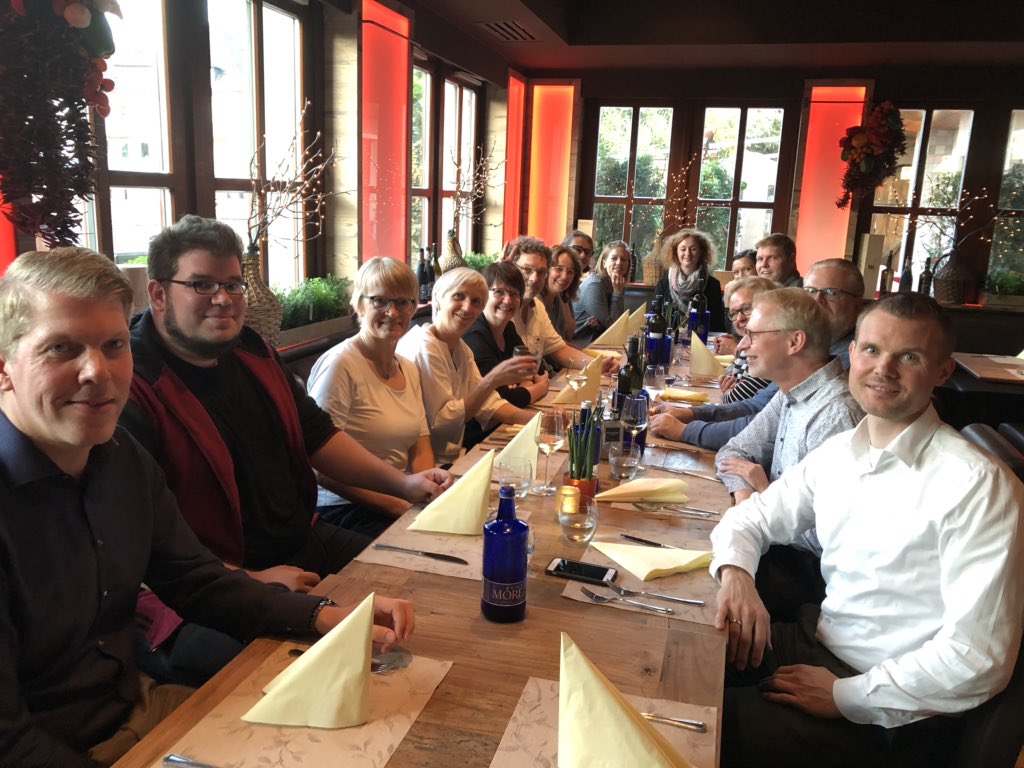 about_cities's tweet photo. Nach einem erfolgreichen Zielgruppen-#Workshop heute Nachmittag und einer spannenden Führung durch die Erlebnis-Gastronomie des #AlandoPalais, sind wir nun für einen gemütlichen Abschluss im Restaurant #LaRiva eingekehrt. 
#aboutcities #osnabrück #Geschäftsführerworkshop https://t.co/I4wRAFwZG9