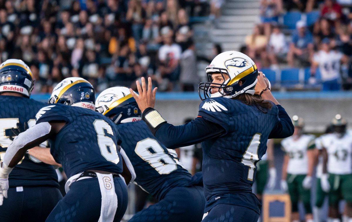 ubctbirds's tweet photo. 🏈 FB | T-Birds prepare for clash with arch-rival @UCDinos in Homecoming 2019 on Saturday afternoon at Thunderbird Stadium 

📸 @RichLamPhoto 

Preview: https://t.co/kognfdFmlt https://t.co/rJCq5ilhW3