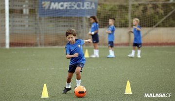 MalagaCF_en's tweet photo. For another year, the #LaFederación grounds are full of Malaguista kids!🧑☺️

#BlueAndWhiteValues and ⚽️ are the successes of the #MCFSchool ➡️ https://t.co/jNaDqk6nWk

#Blanquiazulitos https://t.co/wXdTiqiBbR