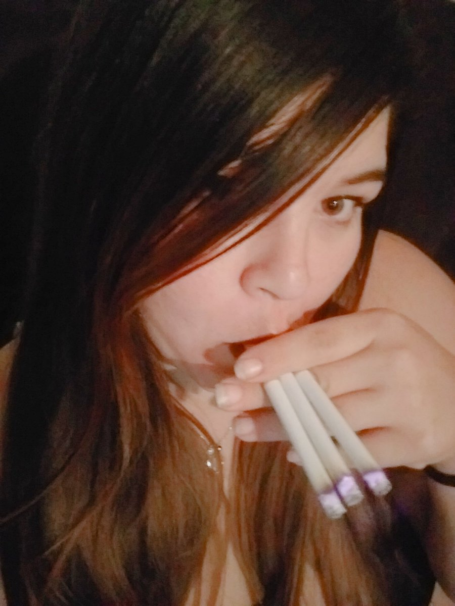emii_lynn's tweet photo. #smokinggirl #sexysmoking #smokingfetish #smokingfetishnation #smokefetish #smokefetishnation #sexysmokinggirl #vs120 #corktip #sensualsmoking #aftersexcigarette #marlborosmoking #girlsmoking #sexysmoker #heavysmoker #smoker #multiplecigarettes #3cigs https://t.co/emLoaO4u55