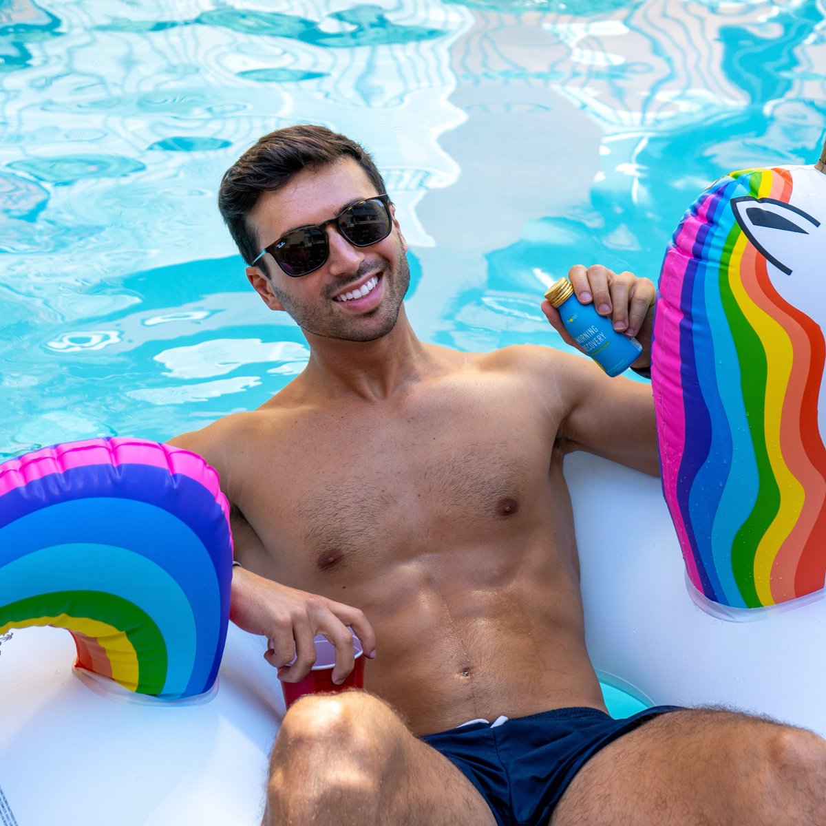 Never ending Californian summer ☀️🌴
.
.
#california #cali #socal #pool #poolparty #inflatable #float #floatie #unicorn #abs #fitness #fitnessmotivation #fit #Italian #italianboy #weho #water #blue #happy #summer #september #losangeles