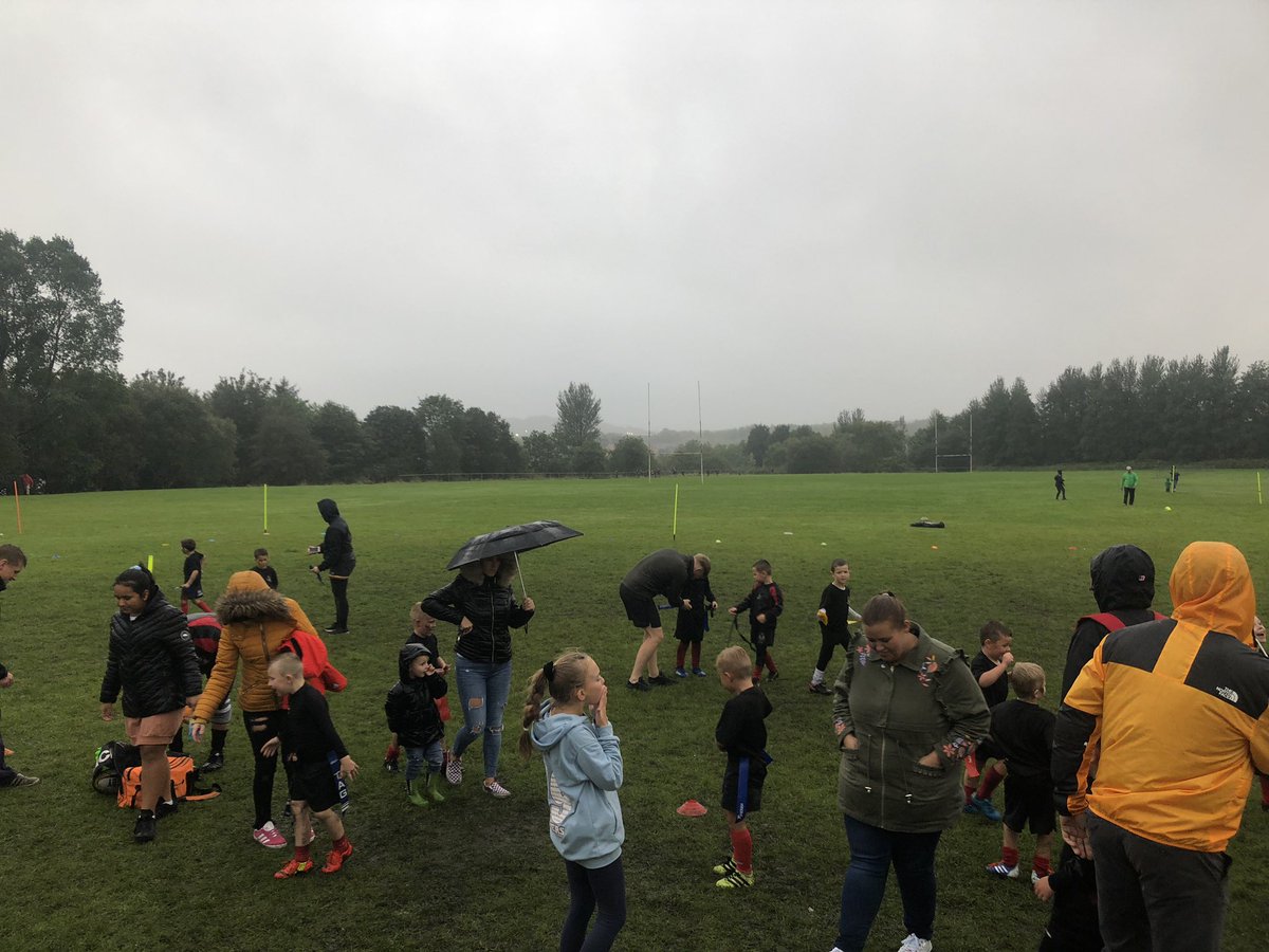 martyncooke19's tweet photo. A very wet CPD this evening @BullsBeaufort but great to see so many enthusiastic boys and girls take part in the Under 8’s CPD, some great skills on show. 🙌🏻🏉 #FutureStars #GreatDevelopment https://t.co/cjz3uj9yXa