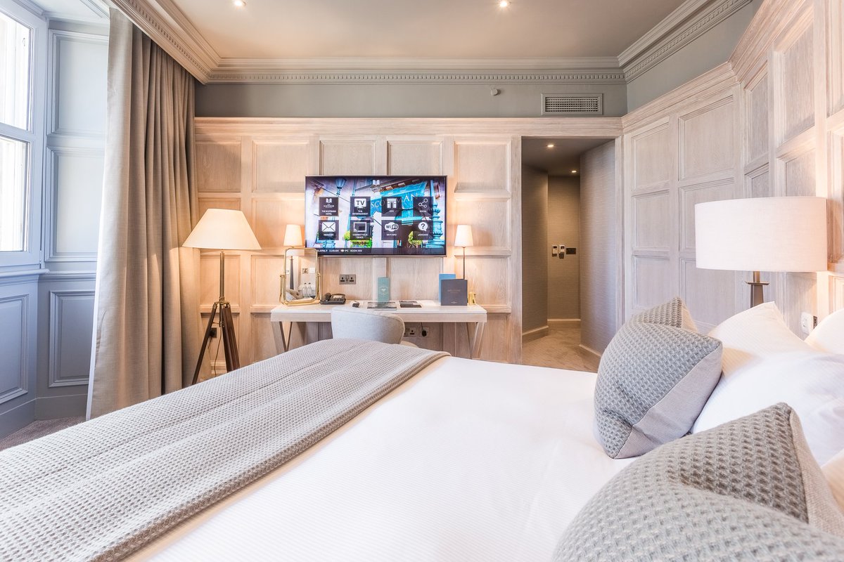 StayAtScotsman's tweet photo. Fancy a cosy night in? Our in-room TV entertainment system with movies on demand will keep you entertained 📺

#ScotsmanHotel #Edinburgh #thisisedinburgh  #edinburghlife #edinburghbloggers #edinburghcity #luxuryedinburg https://t.co/hC02e03bWu