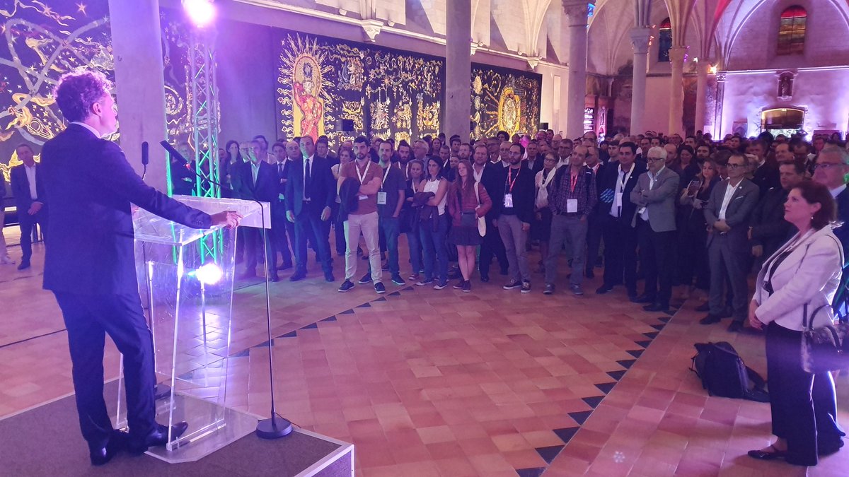 LRossez's tweet photo. Accueil de l'ensemble des participants de #CitiesToBe par le Président d' @AngersAgglo @ChristopheBechu dans  un lieu mythique de notre ville où il fait si bon vivre et partager. https://t.co/RIFbzIoPUx