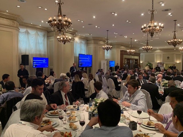 RefinitivLATAM's tweet photo. AHORA - TIM BAKER nuestro Head of Applied Innovation habla sobre el futuro de las nuevas tecnologías como Machine Learning e Inteligencia Artificial en el evento anual de la #FIAB2019 (Federación Iberoamericana de Bolsas) en @BCRprensa #FIABHighTech #RefinitivLatAm @Refinitiv https://t.co/rCVp59wW7J