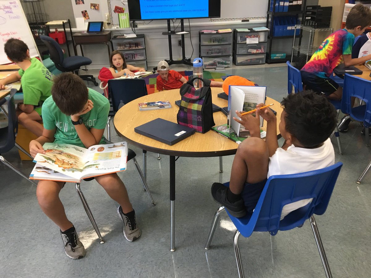 jennmoore134's tweet image. Looking, listening, and learning - gathering ideas in prep for choosing our independent learning projects #5th #reach