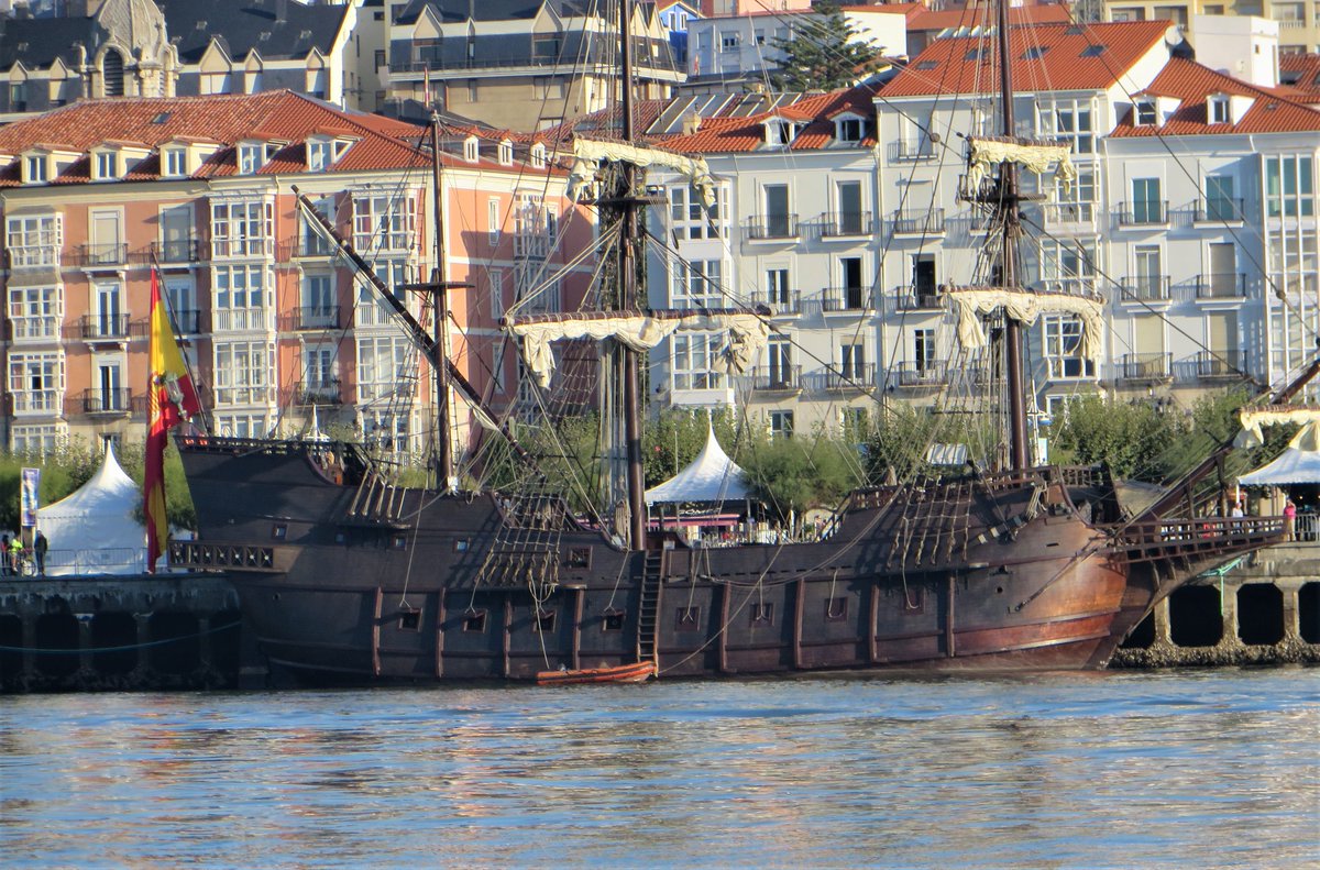JAVIERCASTRO96's tweet photo. Algunos de los barcos atracados hoy en la Bahía de Santander con motivo de la celebración del III Festival del Mar: galeón "Andalucía", el velero bergantín "Pelican of London", la goleta "Atyla" y el bonitero "Mater" @FestivalMarSDR https://t.co/Upg4rFE8wN