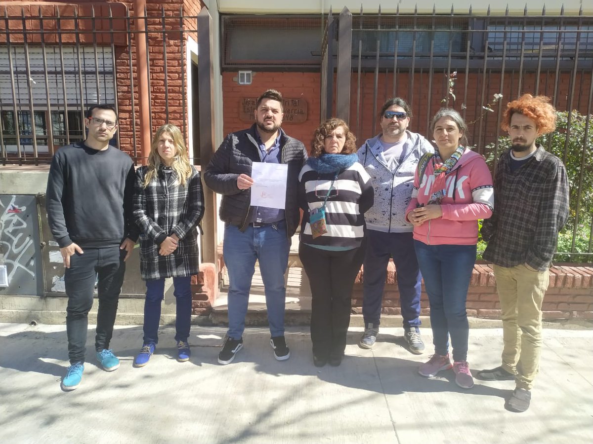 DanteBoeri's tweet image. Presentación en la Jefatura Distrital de #Echeverria . Solicitamos con carácter de urgencia una reunión con la Jefa Distrital y la Inspectora de Superior para hablar de las diversas situaciones que afectan al ISFD 35.
Estamos en estado de alerta y movilización
@SUTEBAProvincia