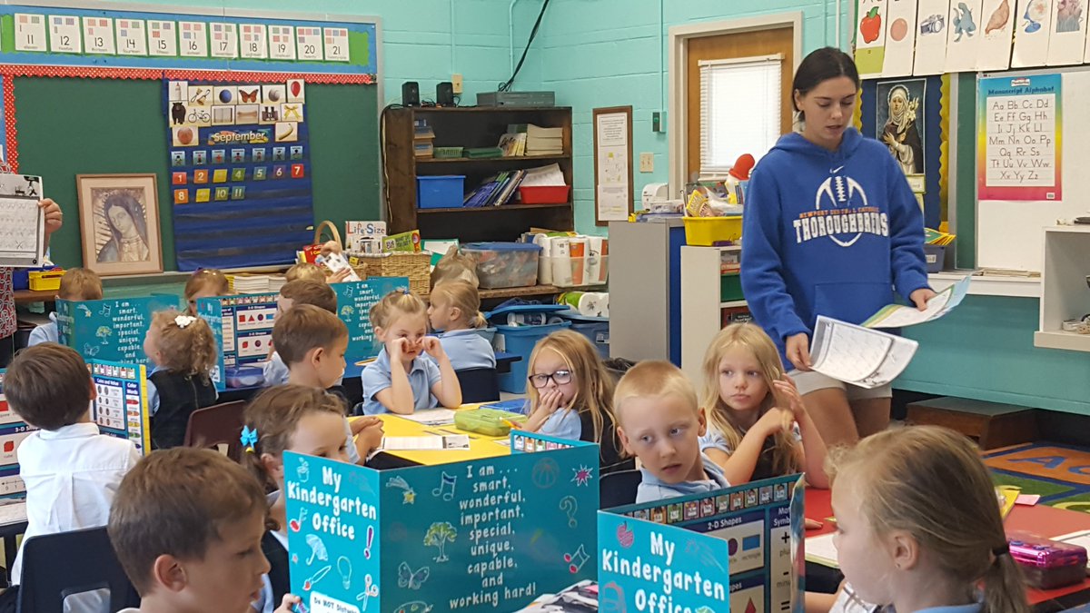 Juliefs77's tweet photo. St. Catherine teachers appreciated the extra help from @NewCathBreds seniors yesterday, and our students loved spending time with the seniors too! #StCatherineColts https://t.co/7QEpU3AdSy