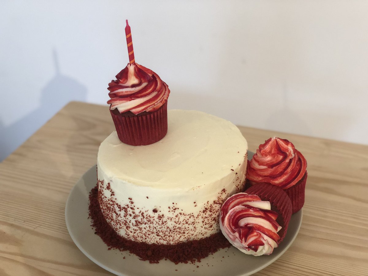fatrabbitbakery's tweet photo. Red velvet birthday cupcake cake finished &amp; all the rabbits wish @K8tiej a very happy birthday ����🎈🎈 https://t.co/5PCgiRJrsP