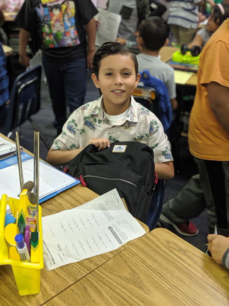 McKinley_CJUSD's tweet photo. Ms. Gonzales' 4th grade class immersed in breaking down word problems. #McKinleyShines⭐ #MathIsKey https://t.co/F5t7NuQYa2