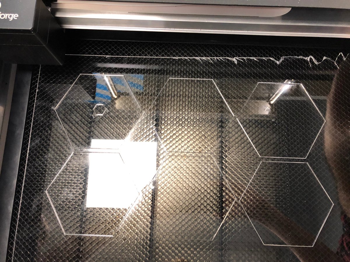dfcdesigner's tweet photo. We 3D cut these bad boys with lazers!! it was so much fun @instructables. Tomorrow we 3D cut some wood!! #design #designer #DesignThinking #ASFMlearns @maestra_ugarte https://t.co/NcUff7bYh3