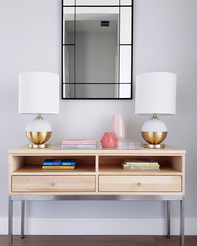 wdesignliving's tweet photo. Mixing metal finishes with silver, gold and black all in one shot. Even for modern decor, brass can be a good accent, I recommend choosing brushed or satin brass finishes that complement well with stainless steel (that most homes have) and not antique br… https://t.co/KLF25kh1bx https://t.co/STeHgshHze