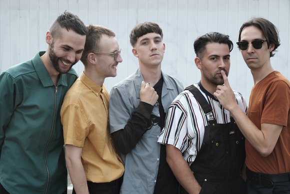 Was lief diesen Sommer eigentlich bei den <a href="/FDiplomats/">Foreign Diplomats</a> im Ohr? Die Antwort darauf haben sie uns gegeben – und einige wundervolle Songtipps gab's obendrauf. Aktuell ist die kanadische Band auf Deutschland-Tour unterwegs. Wo, verraten wir euch! 😉

noisiv.de/5-songs-mit-fo…