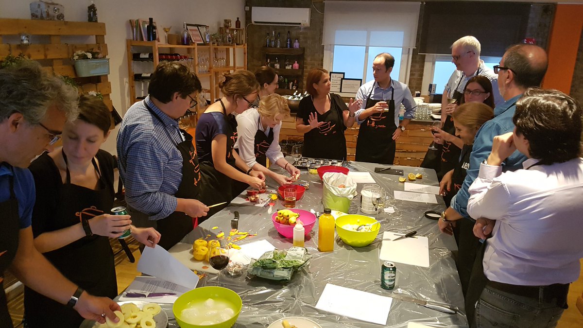 klauskratochwi1's tweet photo. @ImprovePd social evening... boiling hot science... is it the #EarlyStageReasearchers cooking for the principal investigators or vice versa? https://t.co/568FH0DJWM