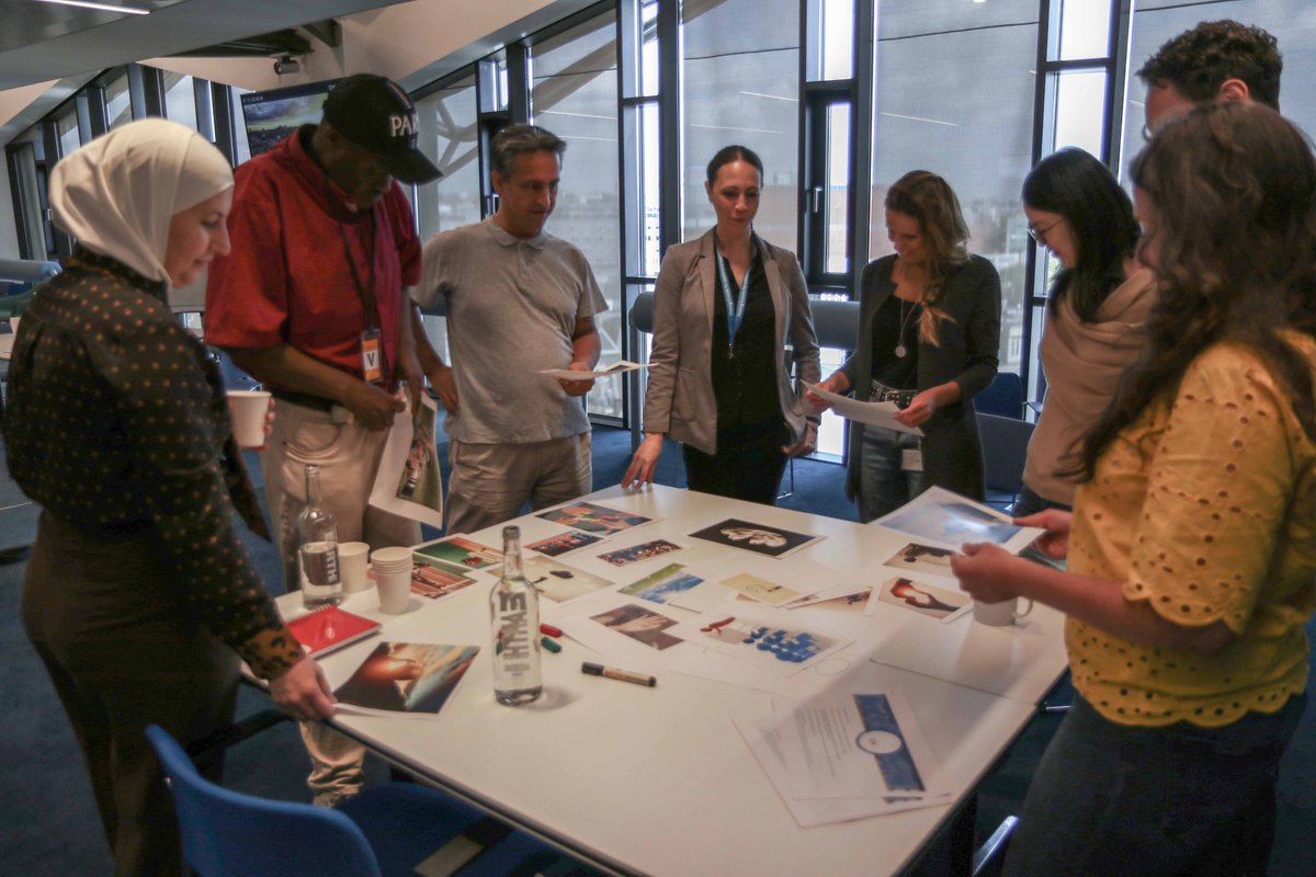 Refugee_Talent's tweet photo. Workshop at https://t.co/y7FrcZ5NZZ
Wat zet je op je cv? En in je motivatiebrief? Moet ik erop zetten dat ik gevlucht ben? Deze en andere vragen kwamen aan bod in de workshop bij https://t.co/y7FrcZ5NZZ vanmiddag. Geslaagd!
#RTHub #statushouders #newcomers #nieuwkomers https://t.co/0Q9THVDzi0