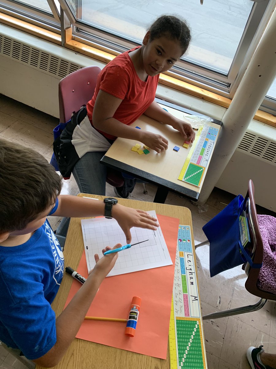 barta_mr's tweet photo. Learning how to get Factors of given numbers by making arrays!  #BridgesMath https://t.co/0o4IcSmHlc