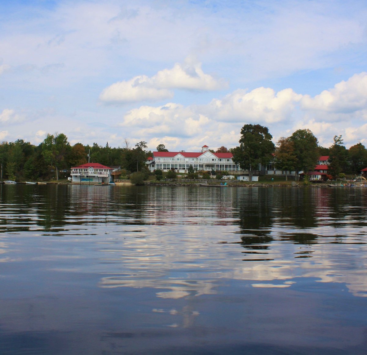 A quiet starts to settle over the lake as we swing into the next season. For those seeking relaxation, warm days with cozy nights, and seasonal food, this may be exactly what you need.

#discoverON #kawarthas #stoneylake #TravelTuesday