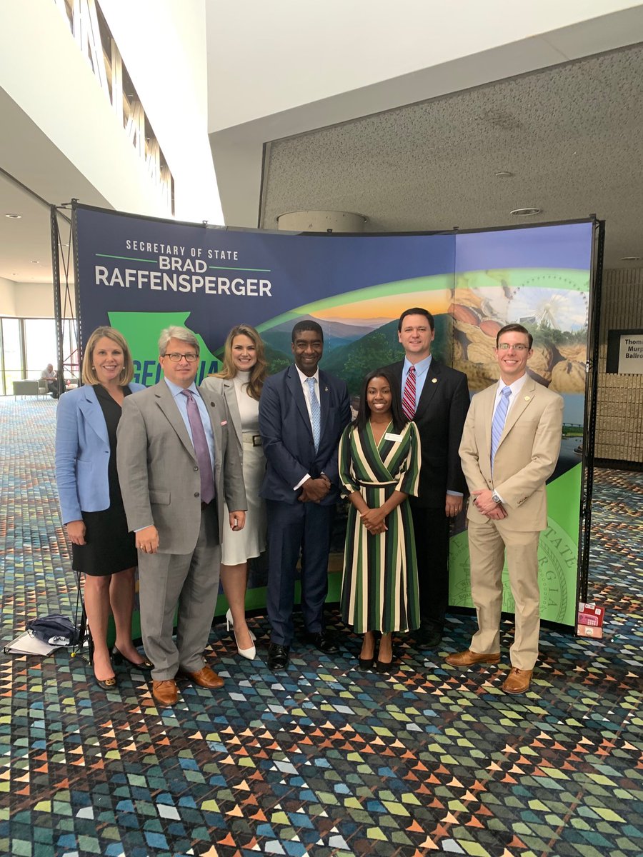 RedBlue2024's tweet photo. I I want to thank Georgia Secretary of State Raffensperger and his staff for inviting me to speak at their student ambassador program, more states should look at this program to get young people involved in the election process. #GASOSAmbassadors https://t.co/O2ul7m4nyz