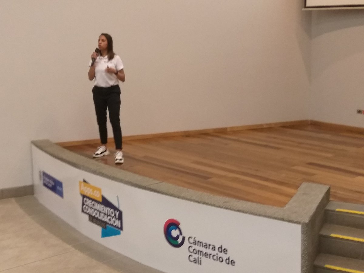 AppscoCali's tweet photo. @DMOROZCO22 #EnEsteMomento hablando del acompañamiento de @Ministerio_TIC y de @AppsCo en la fase de #CrecimientoyConsolidación del programa con @AppscoCali y @camaracali en el #KickOffAppsCo en Cali. Apoyamos el #TalentoDigital y la #IndustriaDigital en nuestra región. https://t.co/szSDzNqjy7
