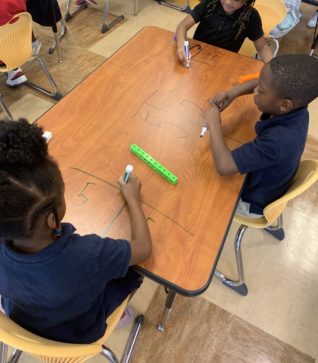 MissSmithsKids's tweet photo. We’be been studying part, part, whole this week, and I am currently the COOLEST teacher ever because I let them draw on the table 😎👩🏾‍🏫🍎 #MissSmithsClass https://t.co/bnLPQR8ykn