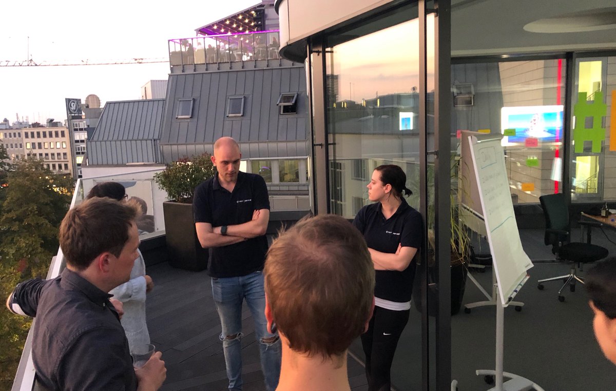 time2market_de's tweet photo. Bei dem schönen Wetter machen wir unser #Daily #Scrum für unseren #Hackathon #CodeRush19 gerne auch draußen über den Dächern von #Hannover. https://t.co/ulvYzJc20W