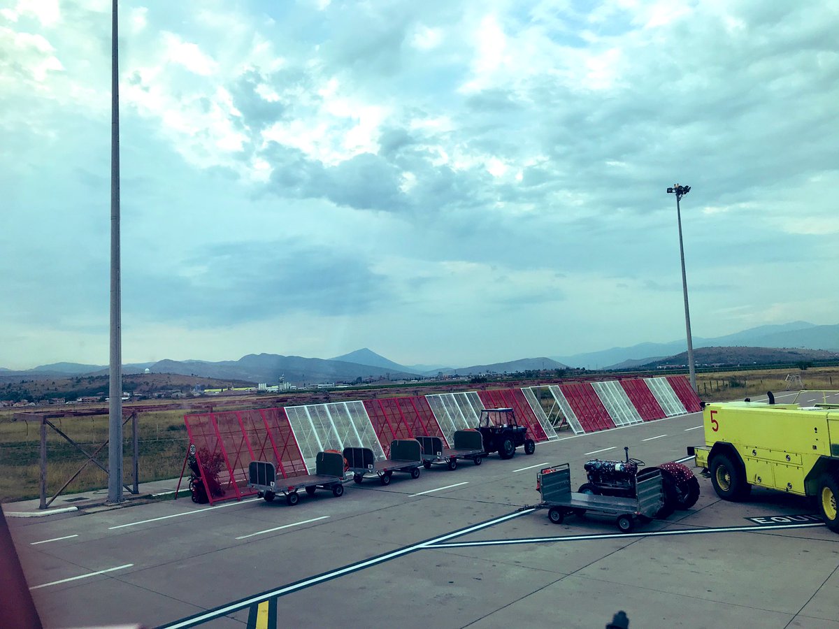 benfoxy123's tweet photo. Chasing the #sunset back from #Podgorica #Montenegro last night into @manairport, what a #stunning place, great arrival through the valleys too✈️ #newdestination for me
#B737 #avgeeks #pilotlife #flightdeckviews #officeview https://t.co/BCMbKTqNW6