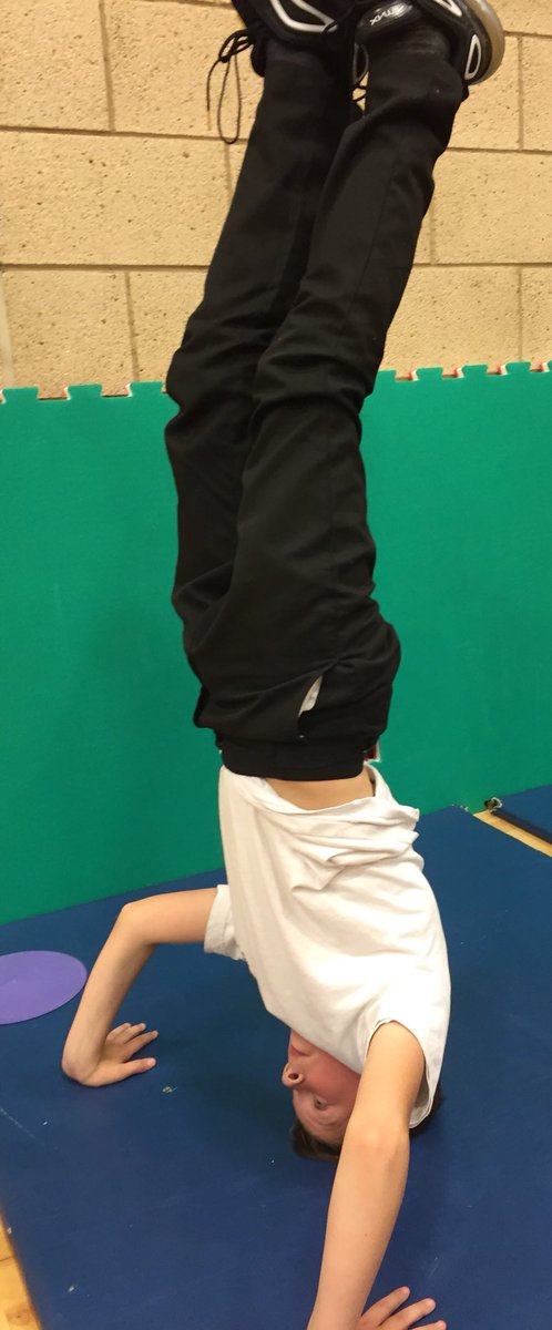 Mrs_Wilson1979's tweet image. Excellent balance and control from our Primary 7/6 pupils @calderbridgeps 🌟🤸🏽‍♀️🌟#activecalderbridge #balanceandcontrol @MissRangeley