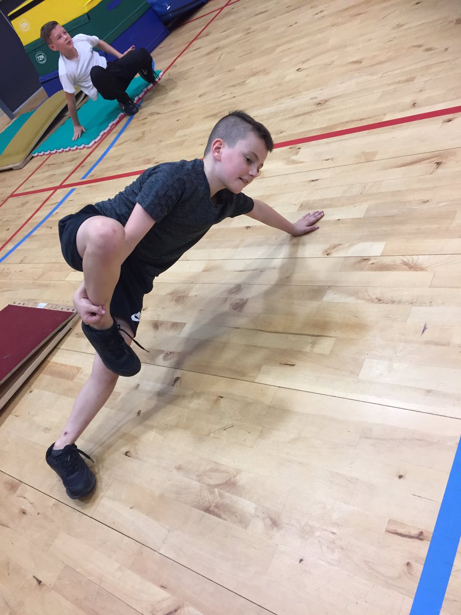 Mrs_Wilson1979's tweet image. Excellent balance and control from our Primary 7/6 pupils @calderbridgeps 🌟🤸🏽‍♀️🌟#activecalderbridge #balanceandcontrol @MissRangeley