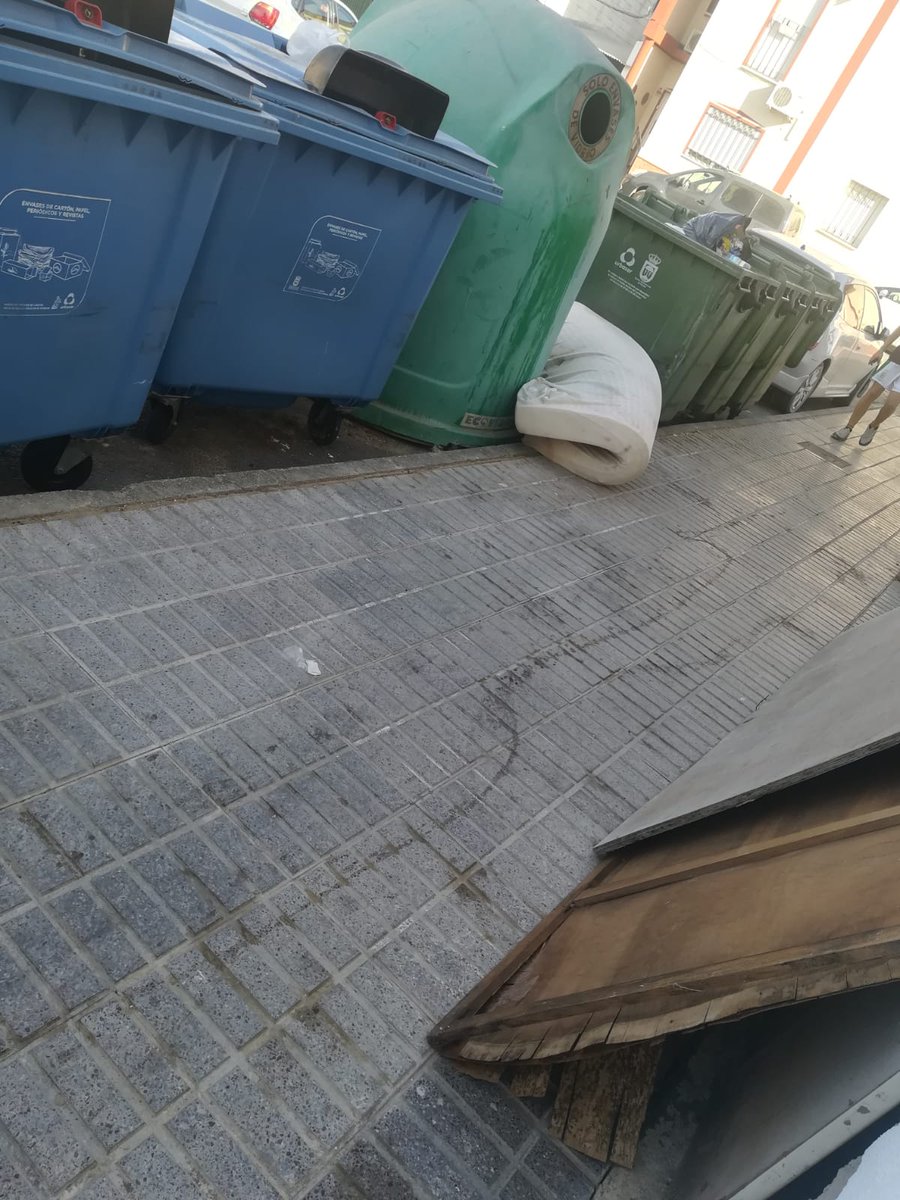 Enrmateos's tweet photo. @AytoHinojos El NO apoyo no se entiende. Fotos de hoy 12/09/19. No dudo del esfuerzo en mejorar la zona pero sin duda sigue faltando trabajo. https://t.co/mRvxvEj88t