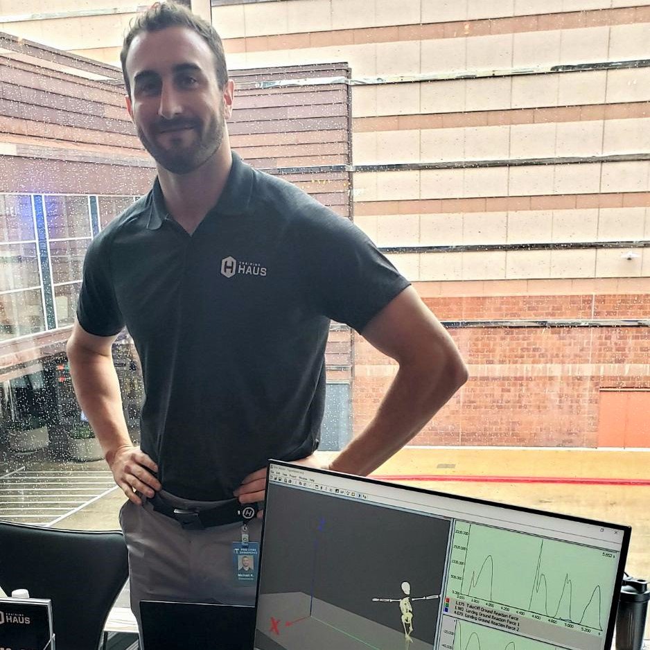 thetrainingHAUS's tweet photo. Sharing #TrainingHAUS with the most well-respected knee surgeons in the world at #MACKIS @twincitiesortho @thekneedoc https://t.co/FafgGPSd1y