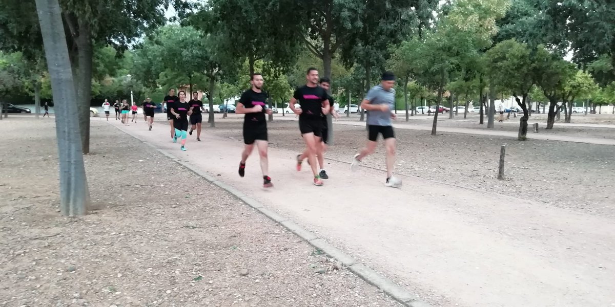CordobaCiencia's tweet photo. Hoy en El Tablero el club de runners #NosGustaLaNoche va sin frenos👏👏👏👏 #sed19 #BeActive https://t.co/MasdeREYAc