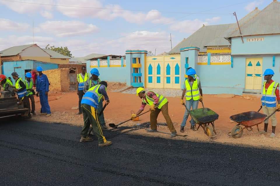 Qardinaanshe's tweet photo. Together we can do a lot and constructing such a beautiful road in Galdogob district is a good signal for Puntland decentralisation strategy. Thanks to #MOIFAD and #PHA https://t.co/MnRocLLvcH