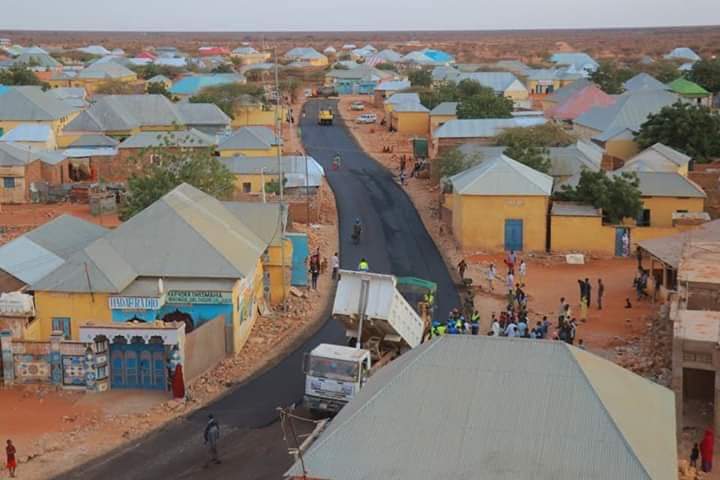 Qardinaanshe's tweet photo. Together we can do a lot and constructing such a beautiful road in Galdogob district is a good signal for Puntland decentralisation strategy. Thanks to #MOIFAD and #PHA https://t.co/MnRocLLvcH