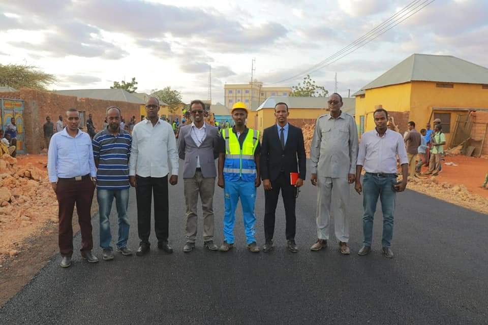 Qardinaanshe's tweet photo. Together we can do a lot and constructing such a beautiful road in Galdogob district is a good signal for Puntland decentralisation strategy. Thanks to #MOIFAD and #PHA https://t.co/MnRocLLvcH