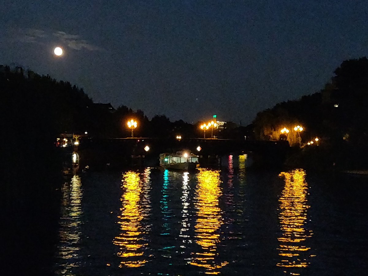 DerSpucky's tweet photo. Bisschen spät geworden heute. Jetzt auf nach Hause!
Im Bild: Der abendliche Blick auf die Moabiter Brücke und meinen Weg zum S-Bhf Bellevue. 🖼️🌉
#insideAVM https://t.co/Cu0tkm3Mnq