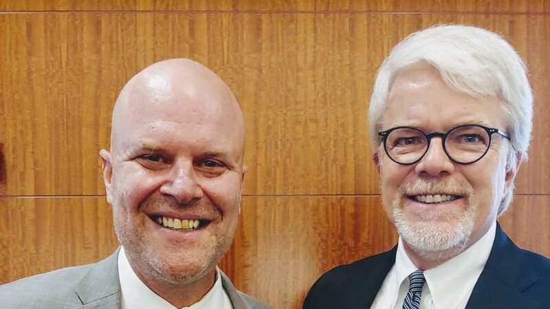 BassBerrySims's tweet photo. Our inspirational keynote presentation was about Perry Wallace, the first African-American basketball player in the 
@SEC. Thanks to Andrew Maraniss for sharing the story of this courageous sports pioneer. #CGI2019

📸: Andrew Maraniss &amp; Wally Dietz https://t.co/fIuaS5pidx