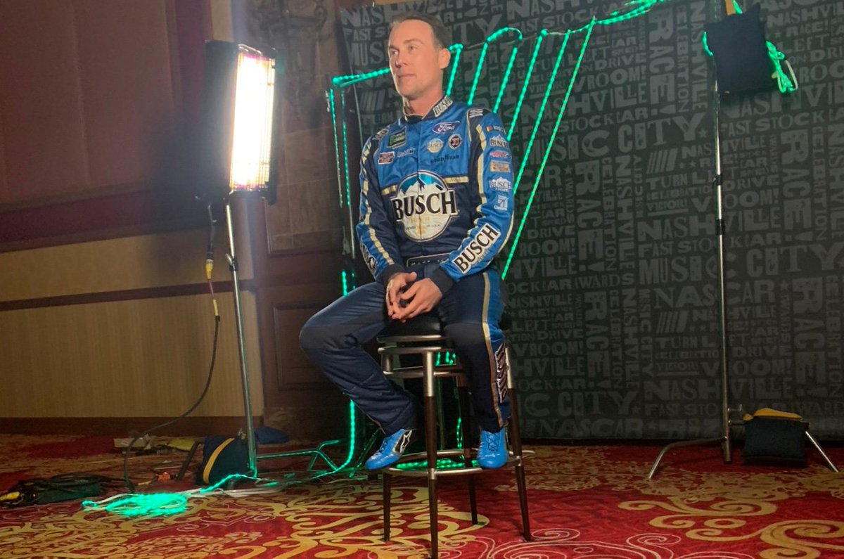 HaasFactoryTeam's tweet photo. Harvick in the house! 😎 Retweet if you think 2019 is the year that @KevinHarvick will score his second #NASCAR Cup Series championship.

#4TheCup | #NASCARPlayoffs | #EverythingToWin https://t.co/cdHYYONhMM