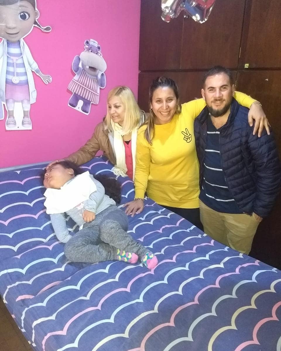 mstefanizzi's tweet photo. Desde el equipo de @salud_lomas visitamos a Paola e Isabella, haciéndole entrega de una cama ortopédica que le permitirá mejorar su calidad de vida. Isabella depende de la Energía para poder vivir💡
#ConectadosAlaVida
#LomasSeConecta https://t.co/Q4NxRYgIo4