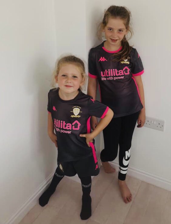 haddock_peter's tweet photo. The girls have had a delivery today ๐๐ผ#lufc #MOT #firststrip https://t.co/xYmXSbNI1s