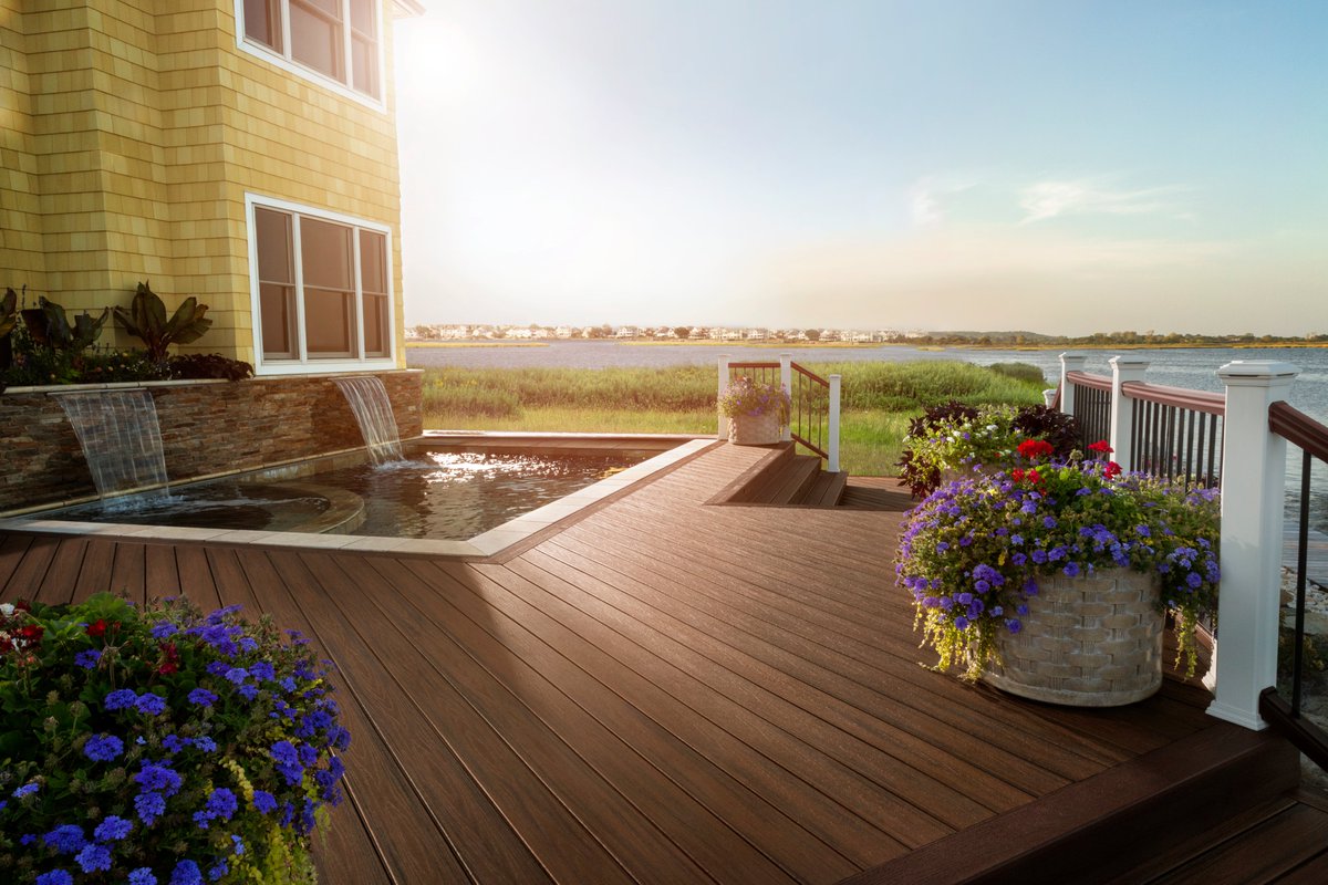 Trex_Company's tweet photo. Our list of the top 7 waterside decks is here. Check out these jaw-dropping spaces: https://t.co/ScuWQUiPSu #pooldeck #pooldesign #pooldesignideas #watersidehomes #waterfrontliving #trexdecking https://t.co/rXNY35dDou