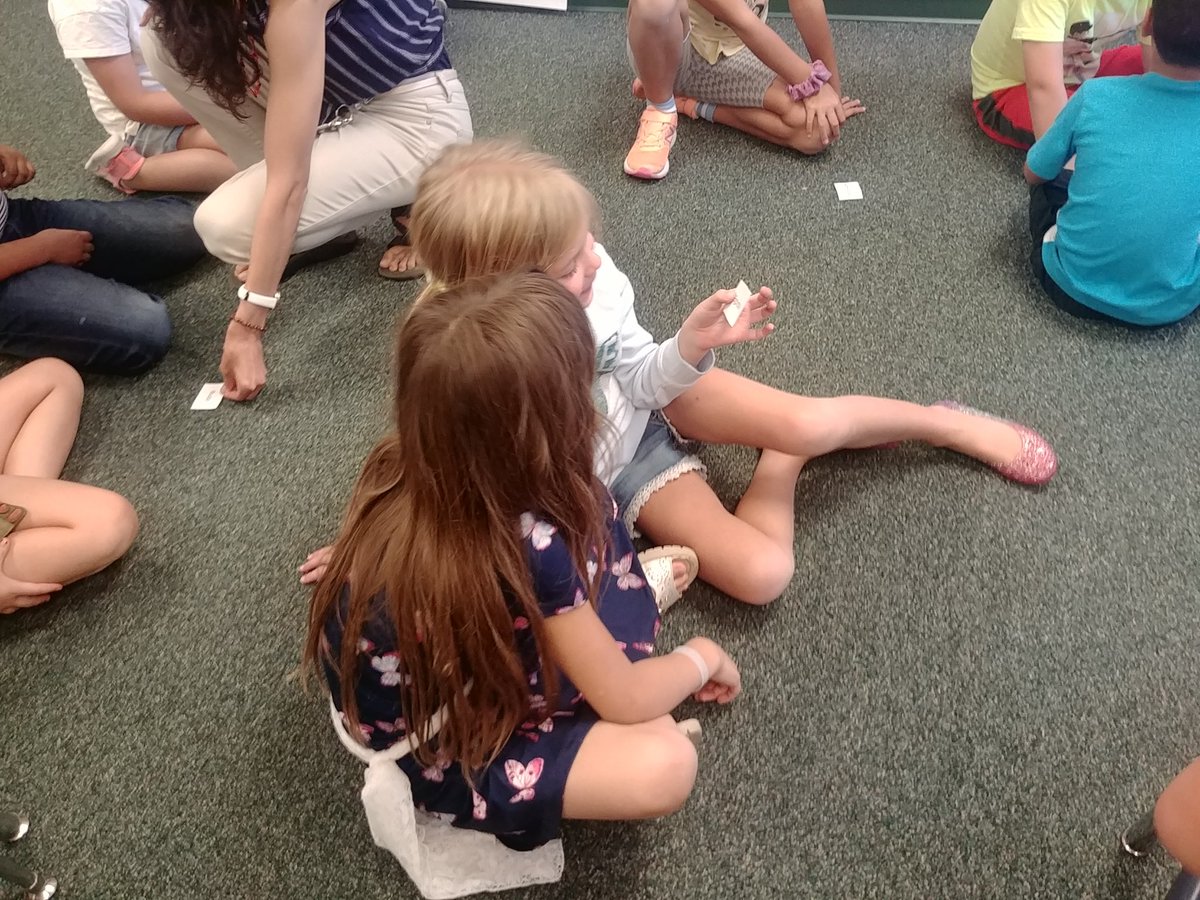 yaneth_helm's tweet photo. DL 🐊🐊 having great conversations about what it means to be a good citizen! @BilingualRRISD @GattisRRISD https://t.co/HlHlnwZujl