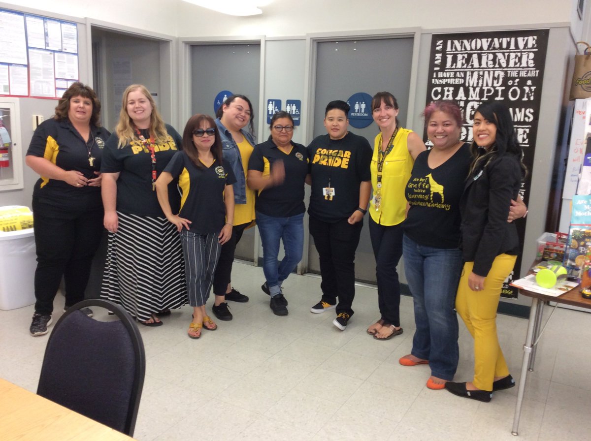 LisaLisalew's tweet photo. We showed our School Spirit today @sheldoninnovate !!! #SheldonSpiritWeek #SheldonFamily https://t.co/WgqlHcIstS