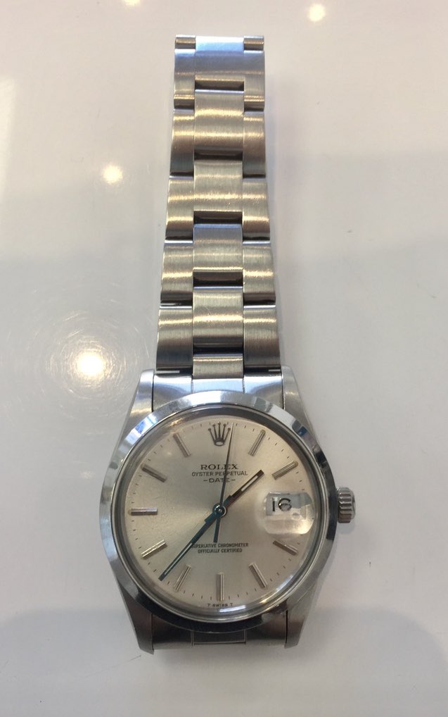 stevethegold's tweet photo. One of our customers lost their watch today between 33 High St, down towards Abbey St up to the Angel St carpark. Please keep your eyes peeled. It’s not the monetary value, but the sentimental value that is more important. Many thanks.#lost https://t.co/ImLaJeY53P