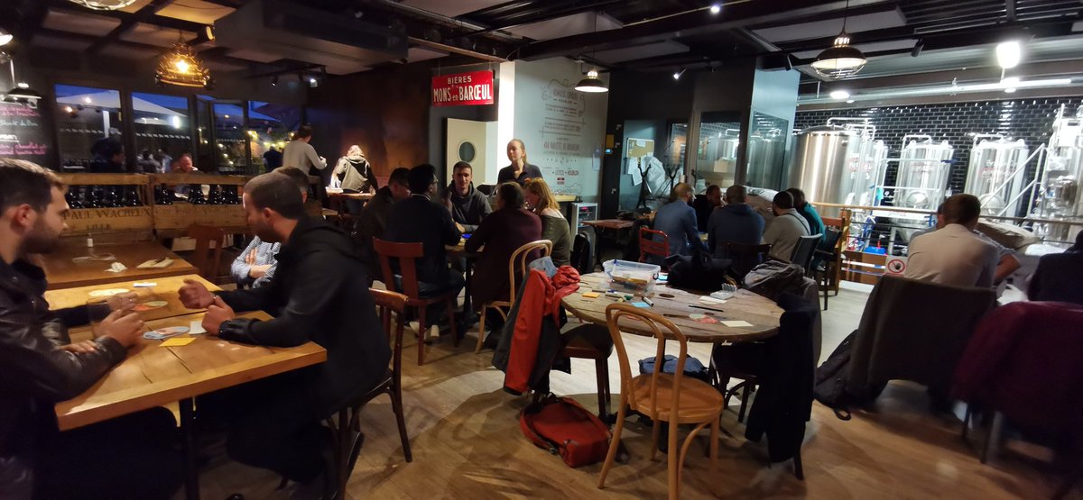 En direct du premier lean coffee du #scrumbeer de beaux sujets et des personnes intéressés 🤓🚀 #leancoffee #talk #timeboxing <a href="/ScrumingMat/">Mattieu</a>