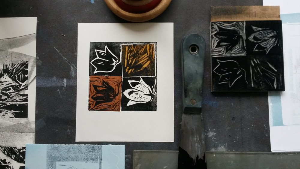 annlprintmaker's tweet photo. Ghost printing, overprinting, chine colle ... some of the little 'extras' we covered in this afternoon's 1-2-1 linocutting Masterclass #linocut #masterclass #onetoonetuition https://t.co/iGWnYmlQHe